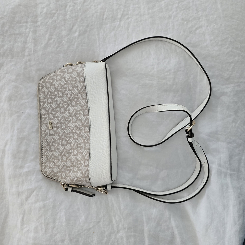 🤍Stylish DKNY White and Gray Women's Purse